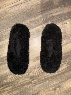 Plush Black Women's Slip-On Fuzzy Slippers